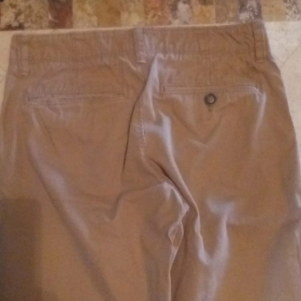 American Eagle khakis 28x32 - Picture 7 of 9